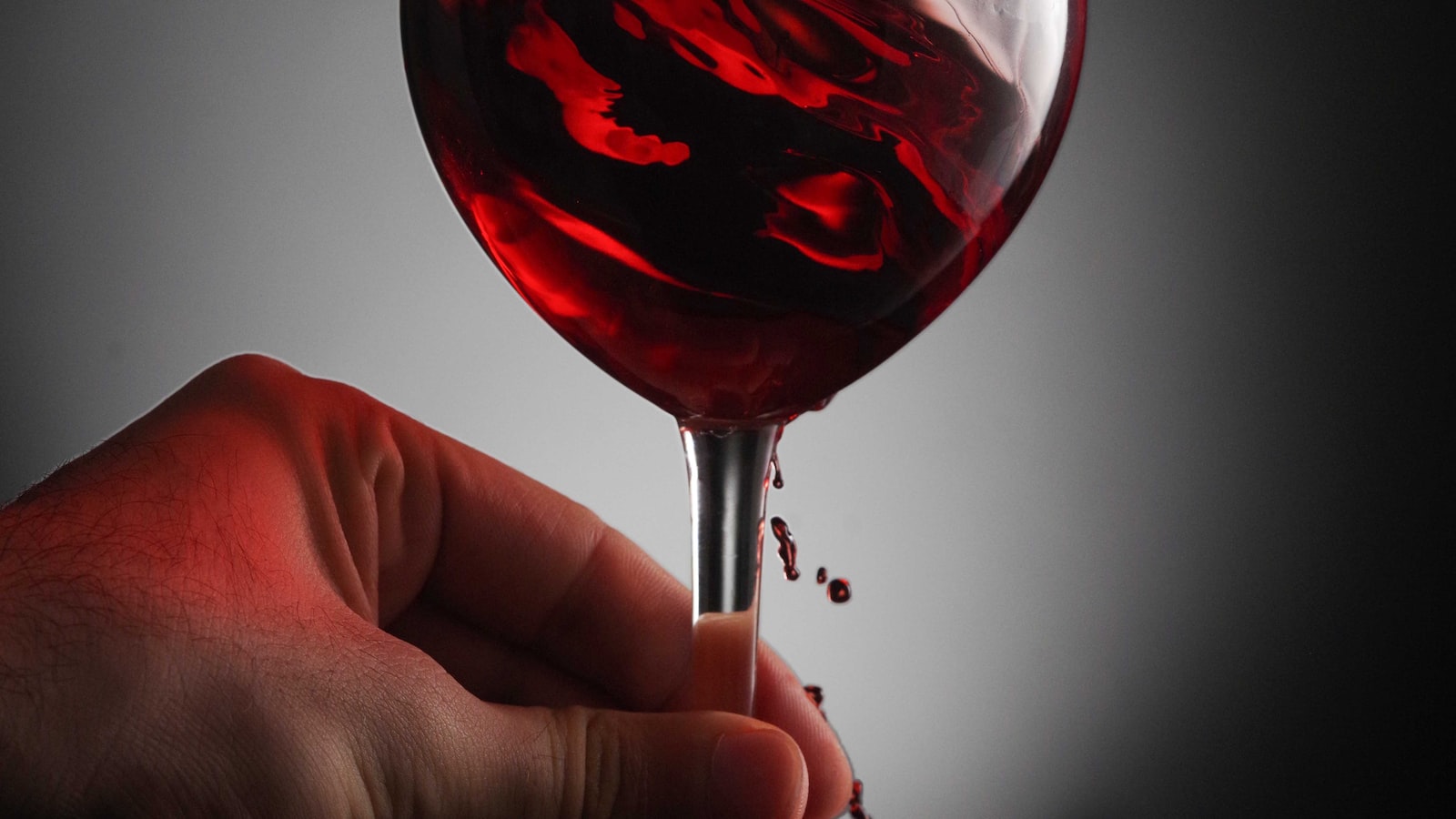 Discovering the World of Wine: From Tasting Notes to Food Pairings