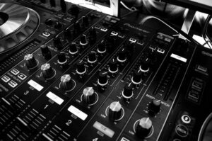 Mixing Virtual and Physical Workouts