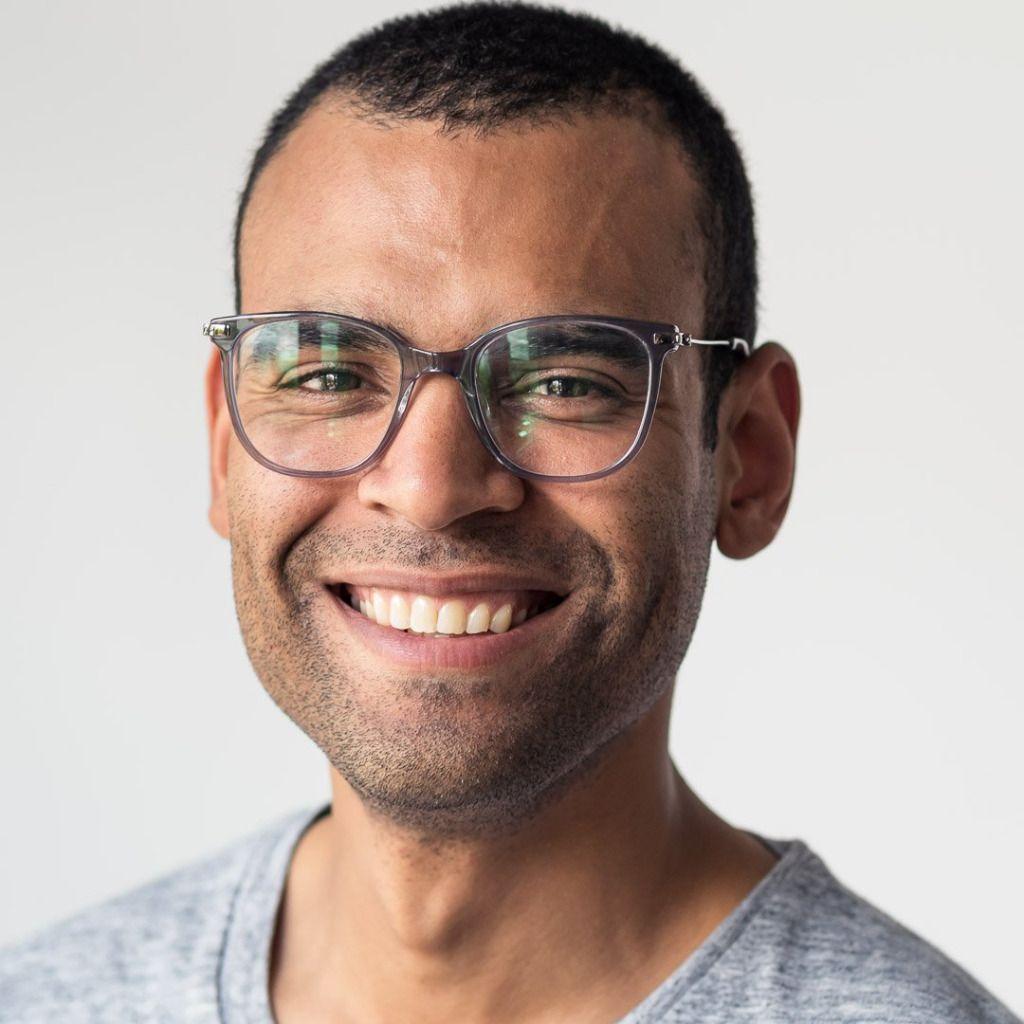 Harnessing AI to Craft Authentic and Impactful Testimonials