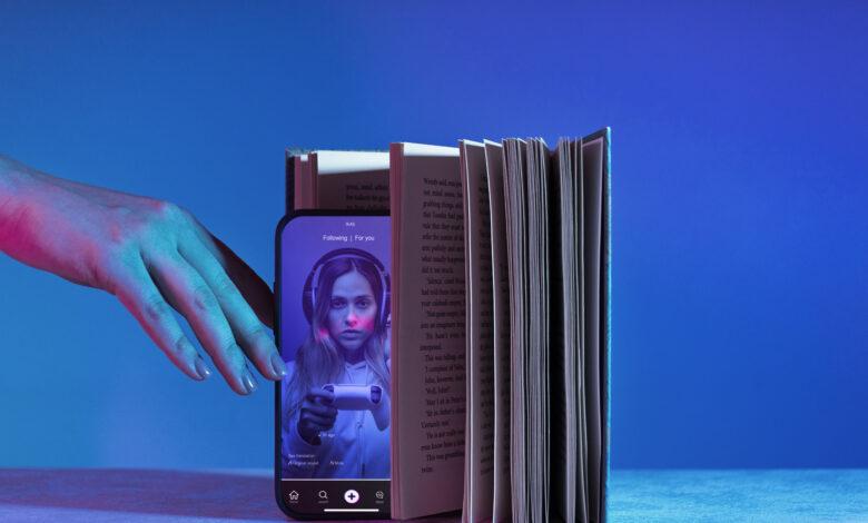 Optimizing AI Tools for Tailored and Consistent Visual Narratives