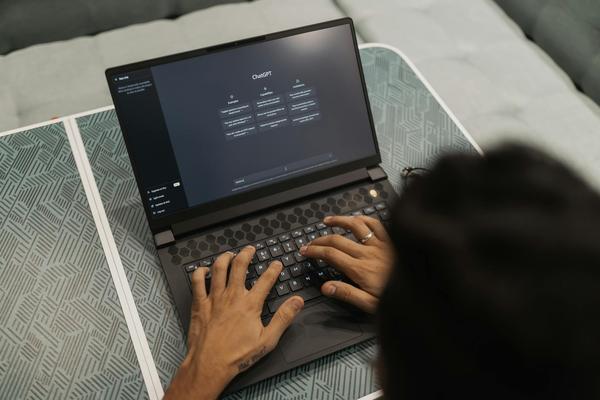 Top AI Writing Tools Recommended by Successful Freelancers