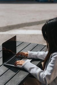 How Freelancers Use AI to Track Time and Automate Project Management