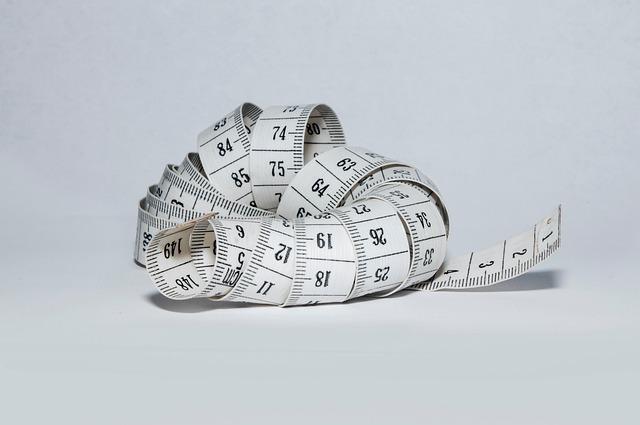 Utilizing Data Analytics Tools to Track Fitness Trends for Blog Topics