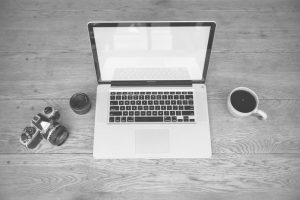 How Bloggers Use AI to Write FAQs That Boost SEO