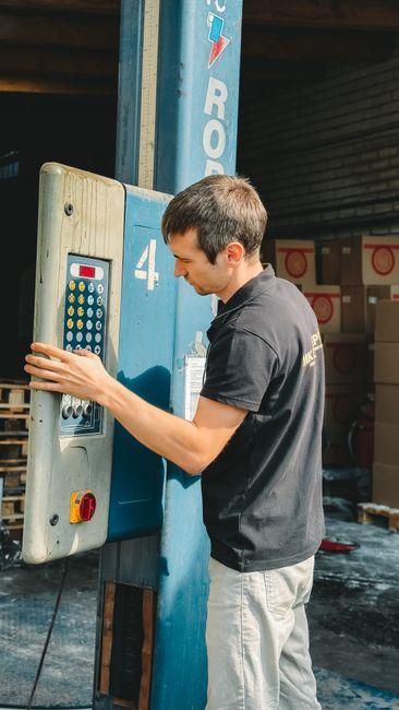 Leveraging Workflow Automation Platforms for Streamlined Project Tracking