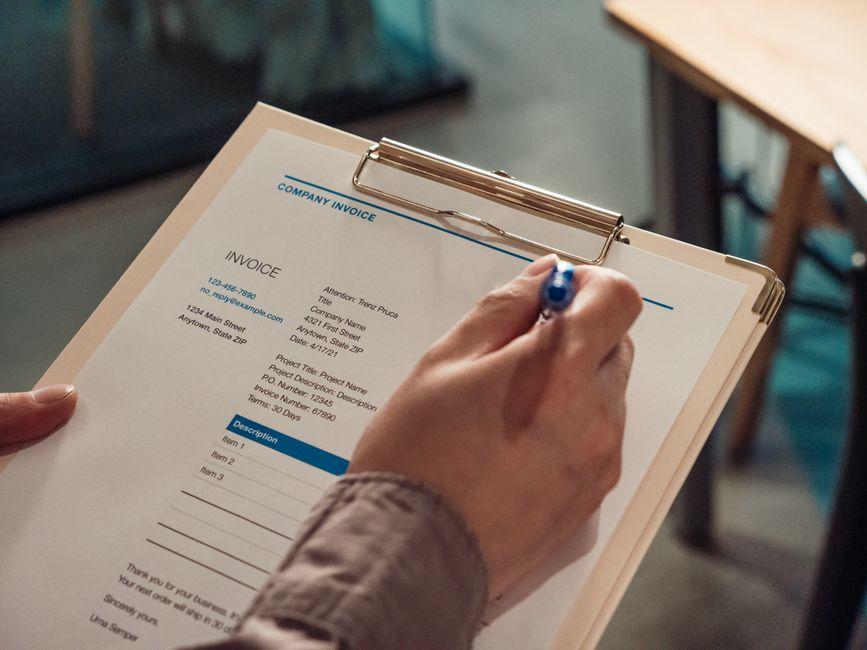Tracking Client Payment Timelines and Invoice Status with Free Software