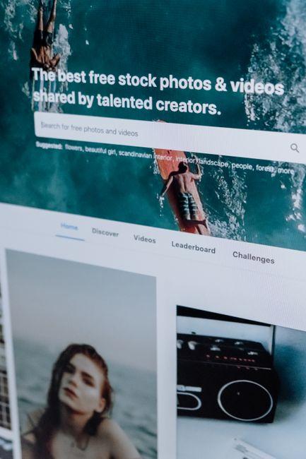 Balancing Visual Hierarchy Without Gutters for Improved Readability