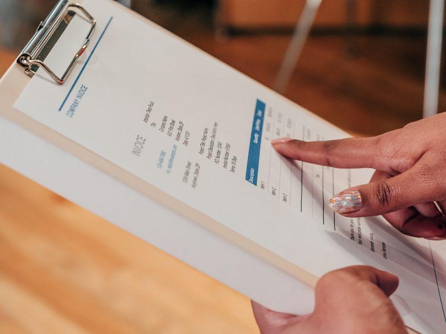 How Automation Features in Free Invoicing Apps Improve Freelancer Efficiency